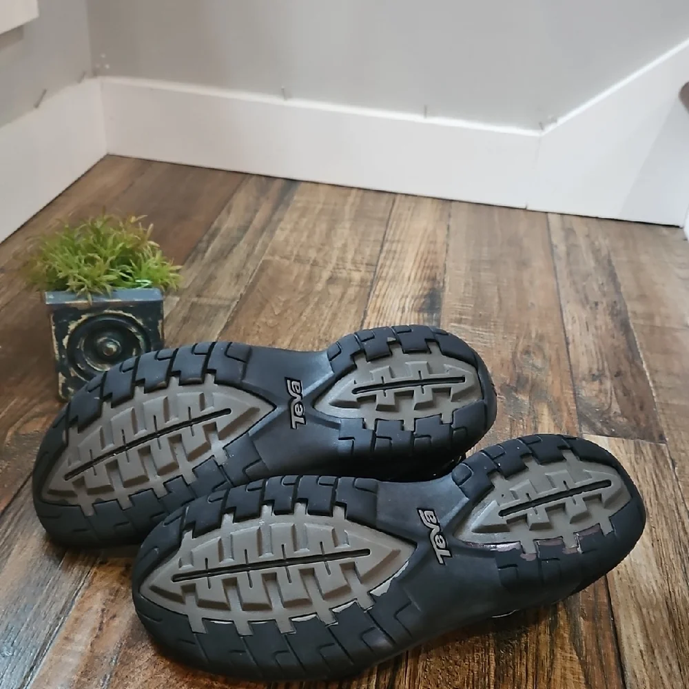 Teva‎ Men's Outdoor Black and Gray Sandals